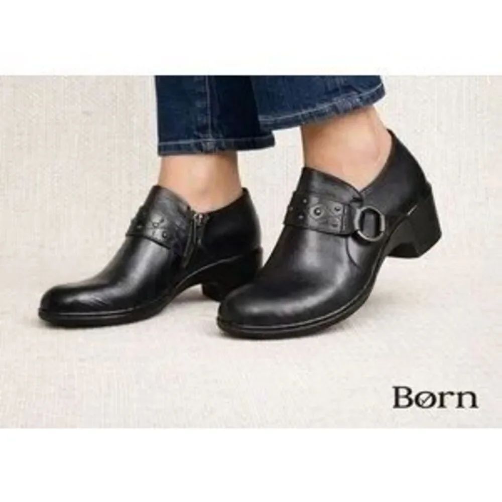 ✨Born Lorlei Leather Studded Ankle Black Sz 8.5 Booties✨